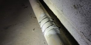 tuyaux de canalisation qui ont été rafistolés